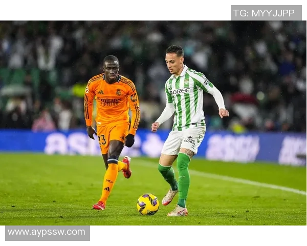 西甲第5轮曼联旧将安东尼染红遭驱逐球队遭西甲第18队阻击战平 西甲第5轮曼联旧将安东尼染红遭驱逐球队遭西甲第18队阻击战平